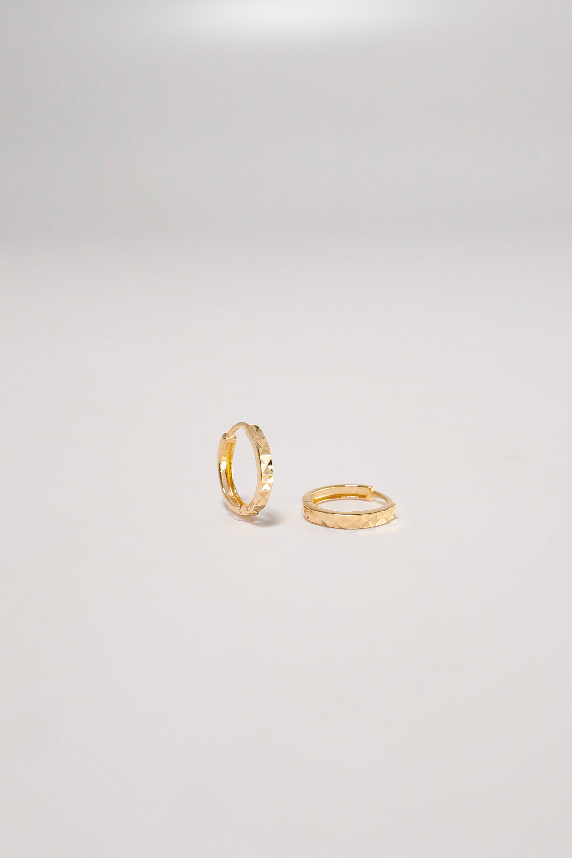 14K Solid Gold 10mm Diamond Cut Hoop Earring - Pretty At Sam