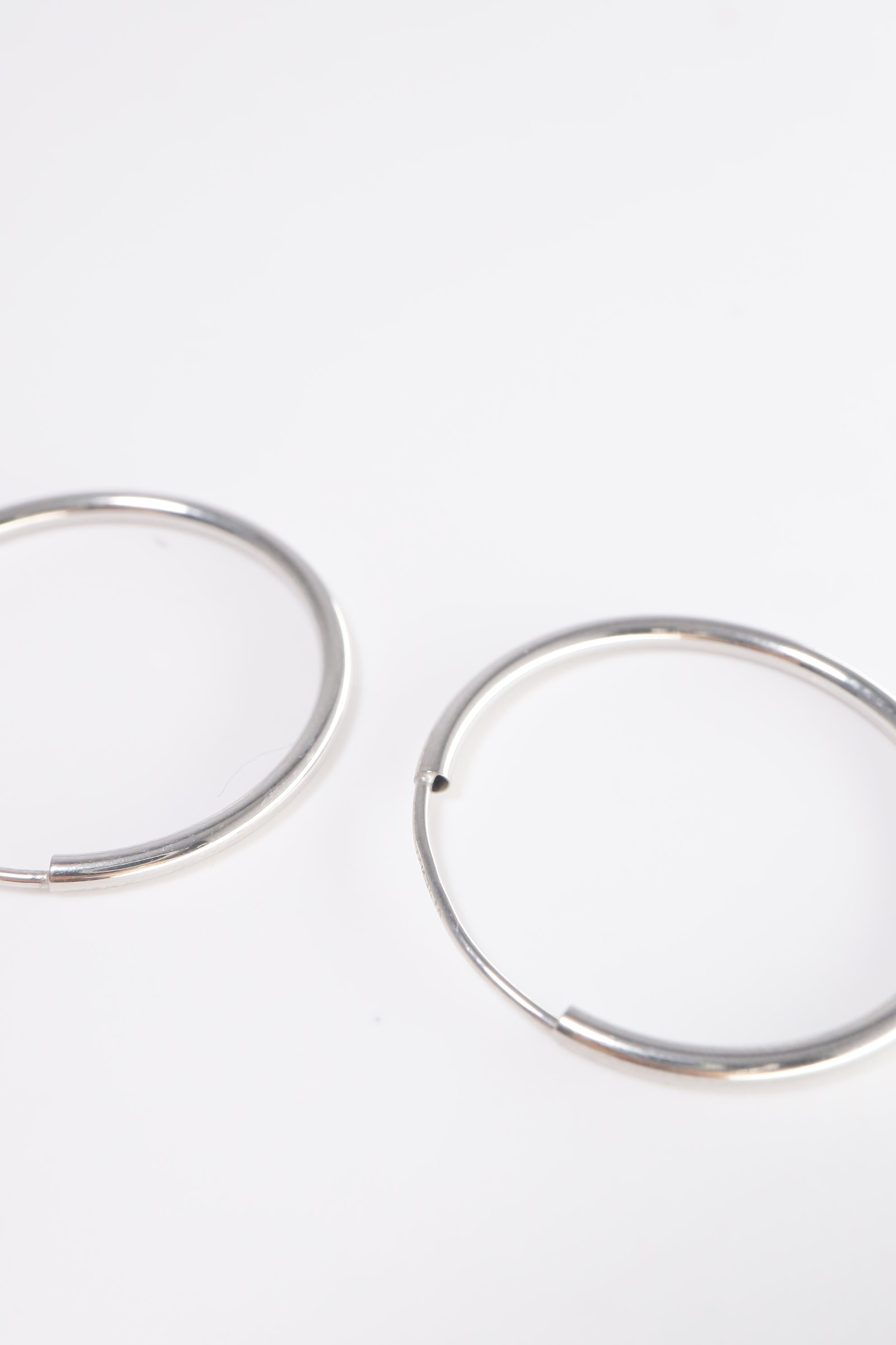 14K Solid White Gold 1.5mm Thickness Endless 25mm Hoop Earring - Pretty At Sam