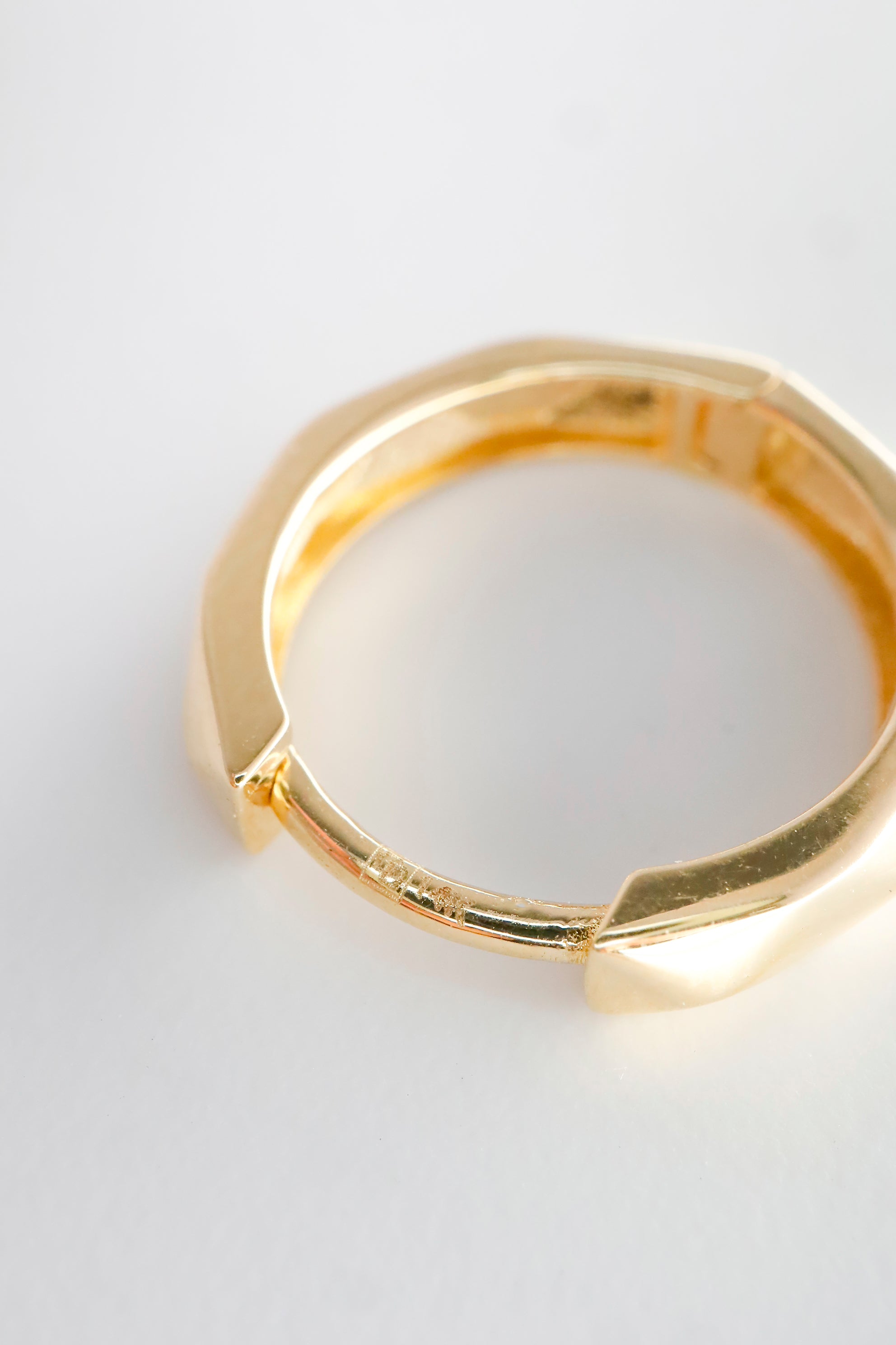 14K Solid Gold 15mm Diamond Cut Hoop Earring (2.5mm Thickness) - Pretty At Sam