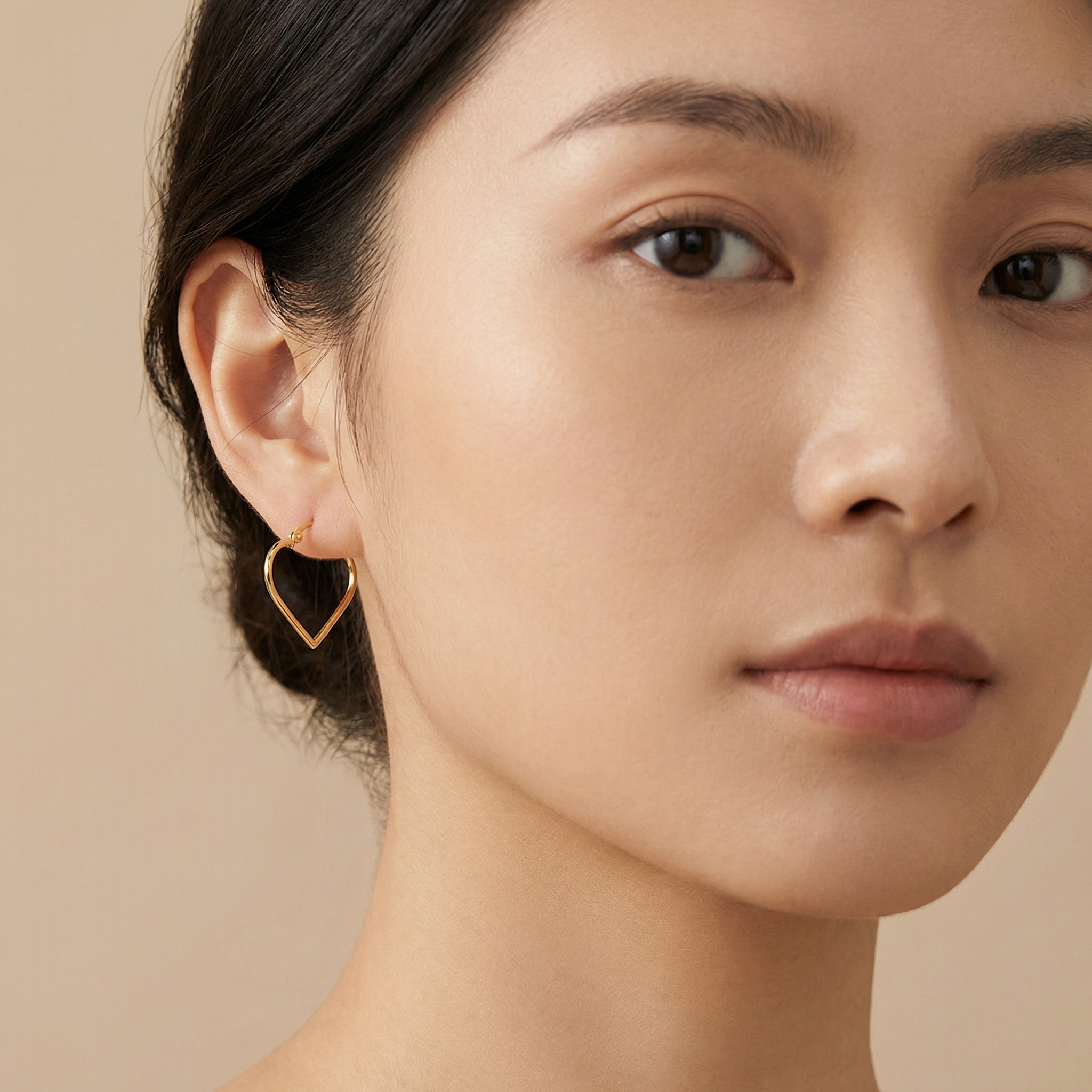 Modern open heart outline hoop earrings 25mm width