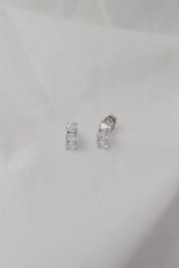 ✨ Rhodium-Plated Three-Stone Baguette CZ Stud Earrings – Hypoallergenic & Elegant ✨