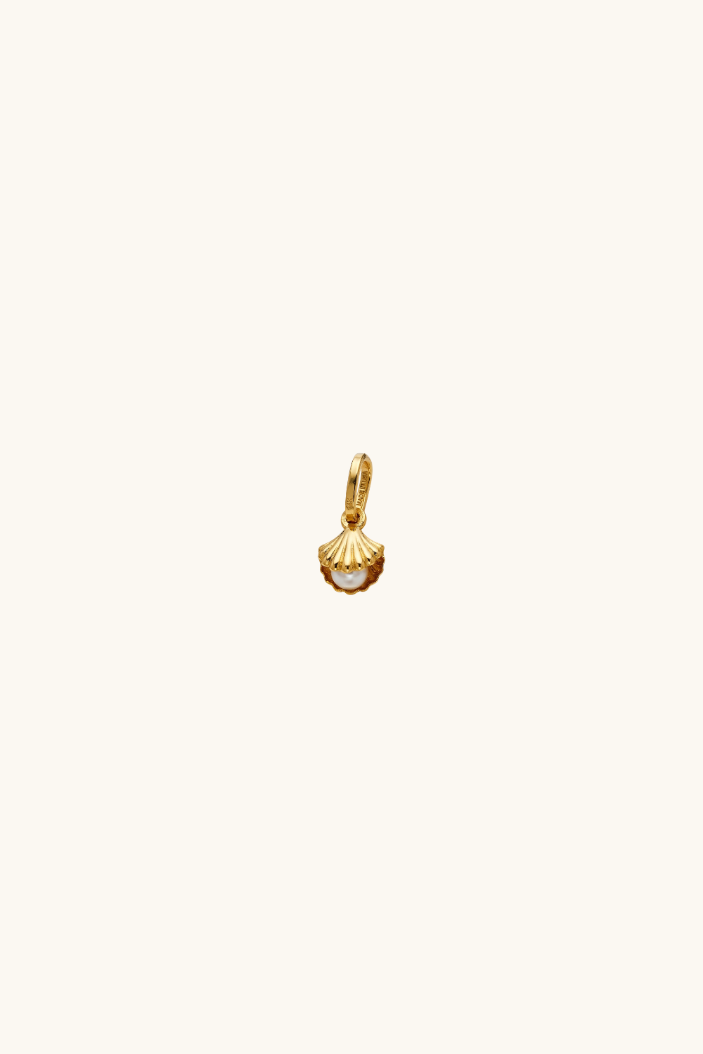 14k solid gold scallop shell pendant with center pearl accent