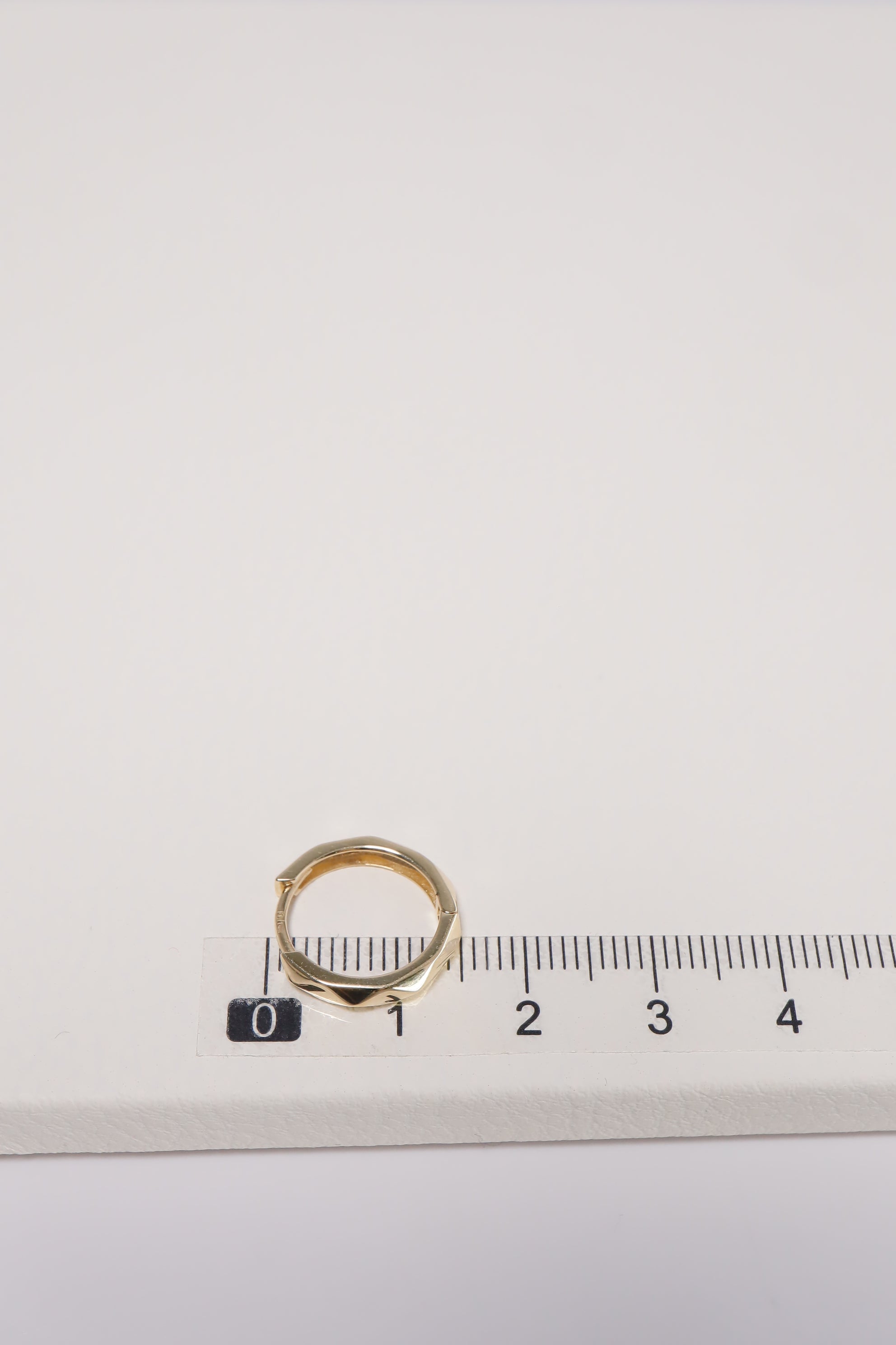 14K Solid Gold 15mm Diamond Cut Hoop Earring (2.5mm Thickness) - Pretty At Sam