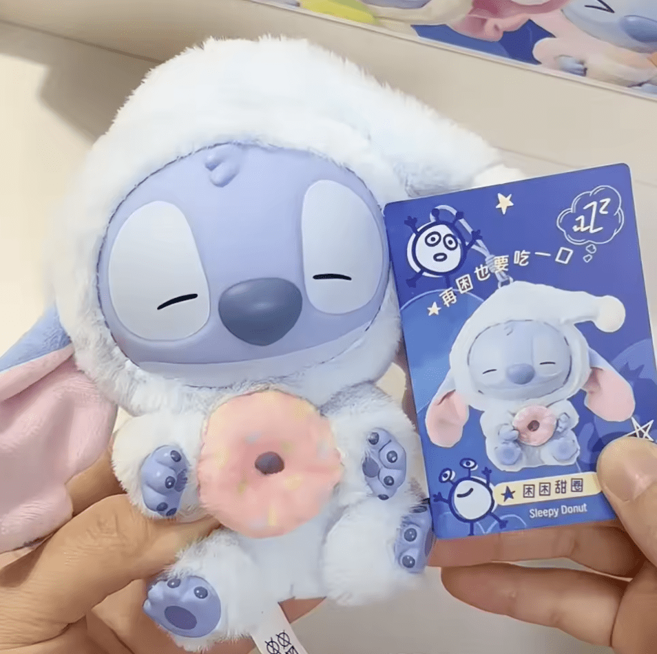 Miniso Stitch “Eat Before Sleep” Vinyl Blind - Box (7″) - Pretty At Sam