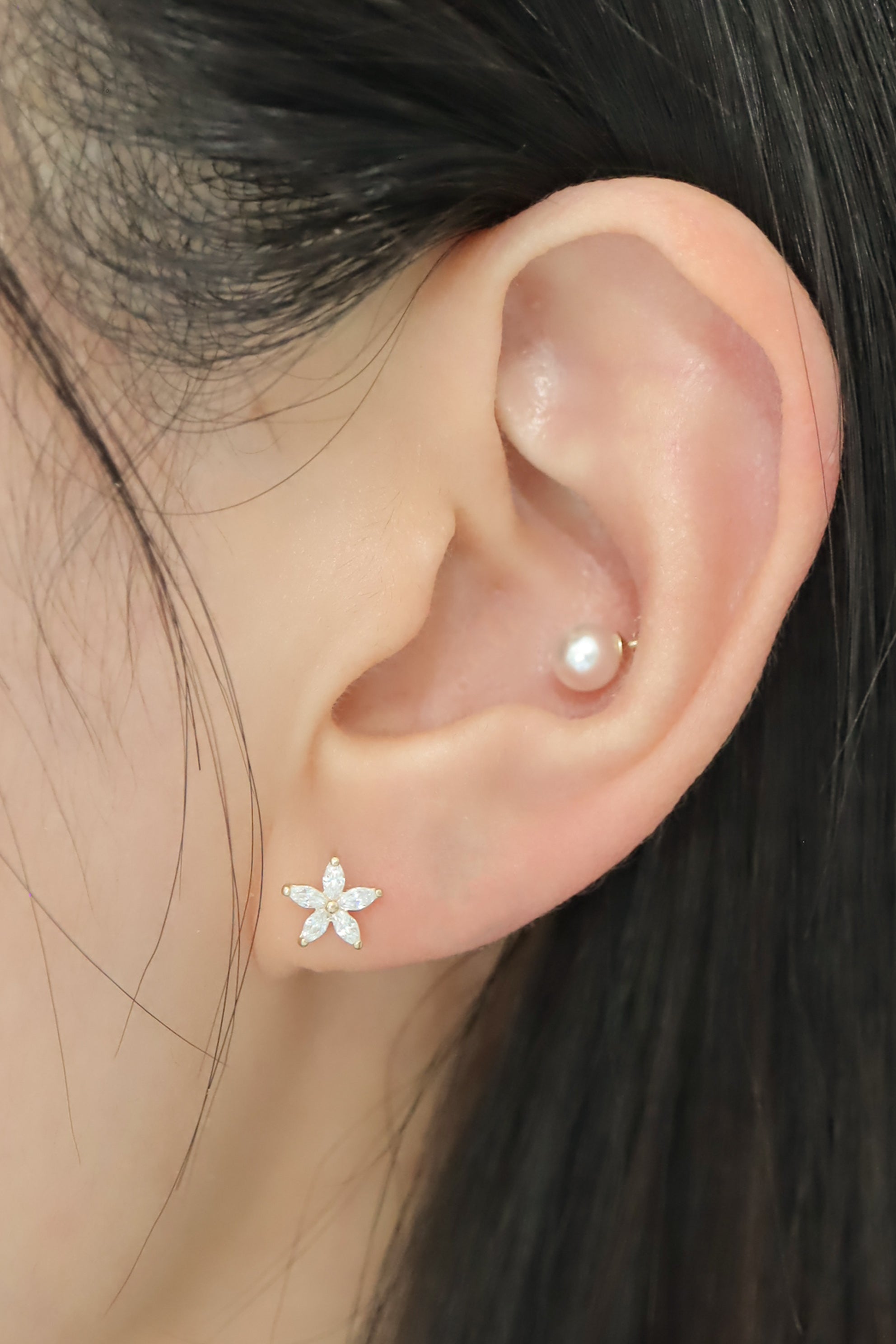 14k Solid Gold Daisy Flower Motive Screw Closure Stud Earring - Pretty At Sam