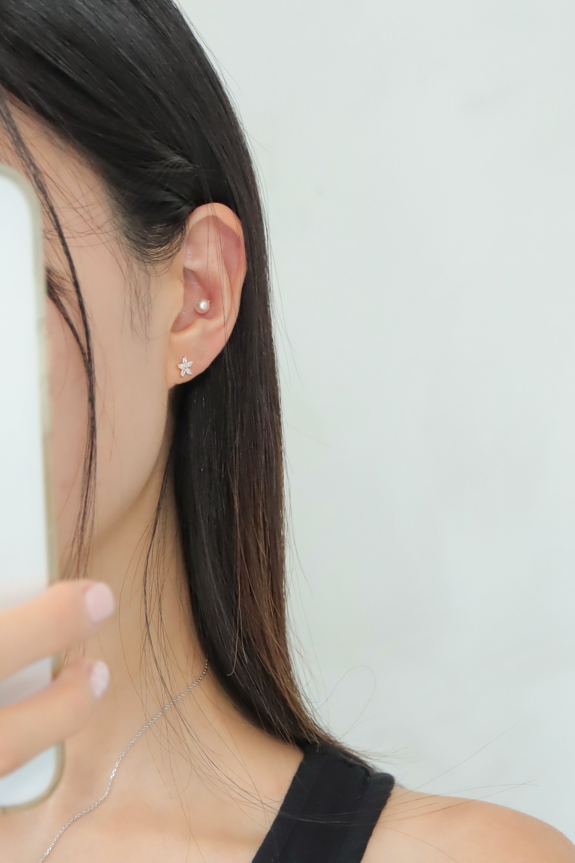 14k Solid Gold Daisy Flower Motive Screw Closure Stud Earring - Pretty At Sam